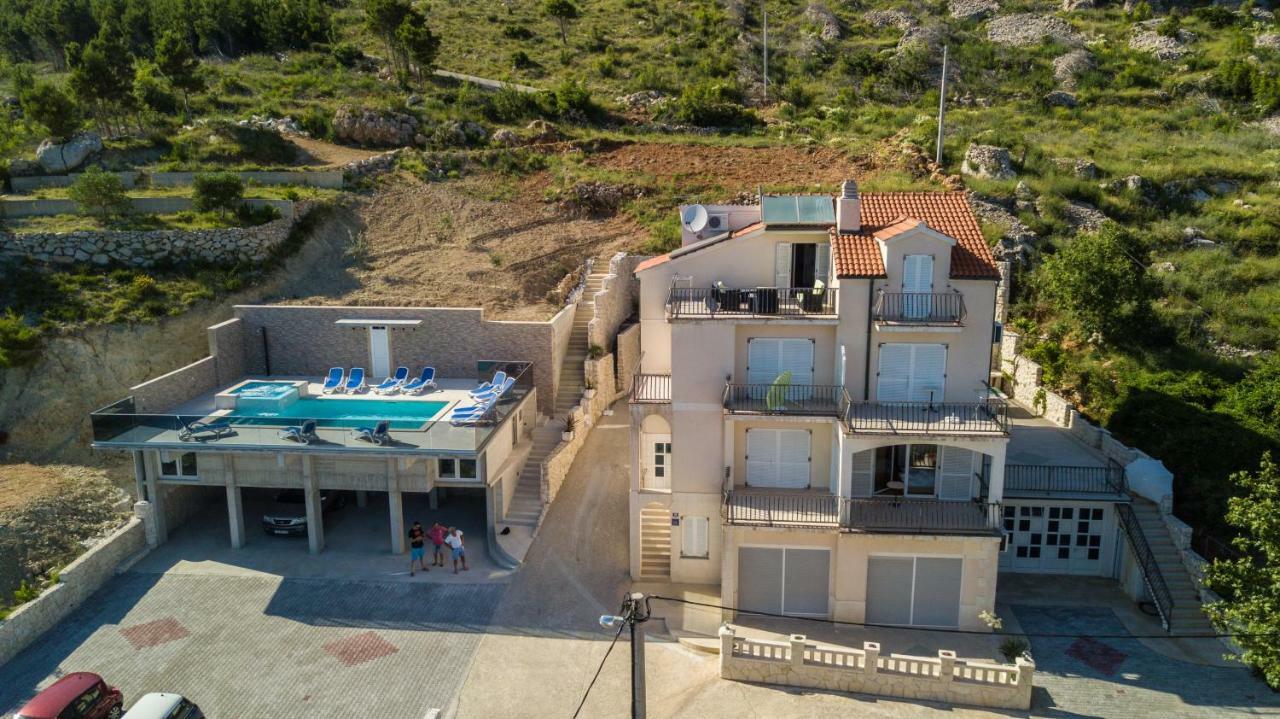 Apartment Pusic